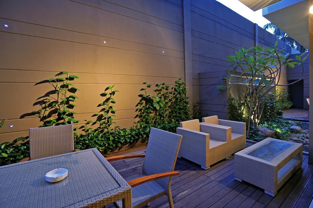 Midtown Hotel Surabaia Exterior foto