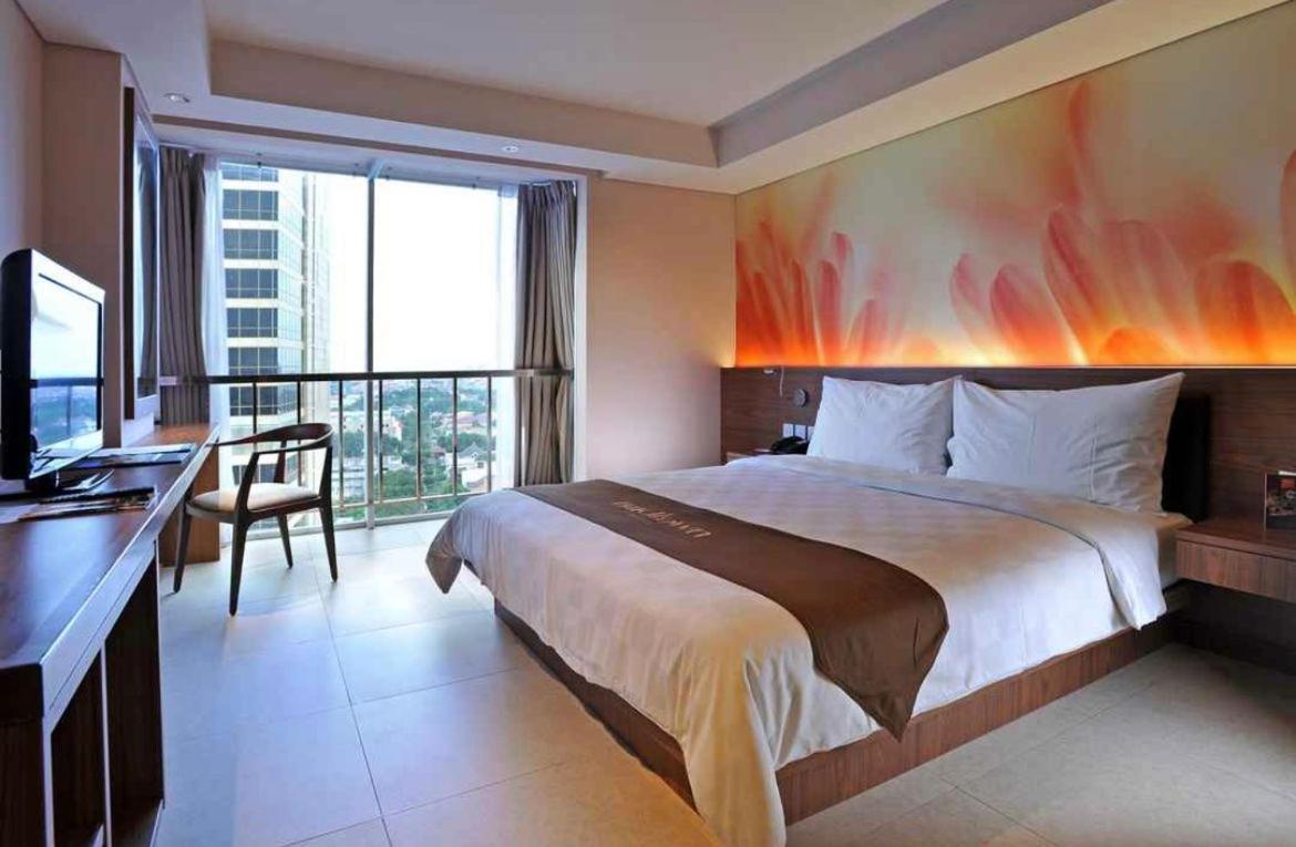 Midtown Hotel Surabaia Exterior foto