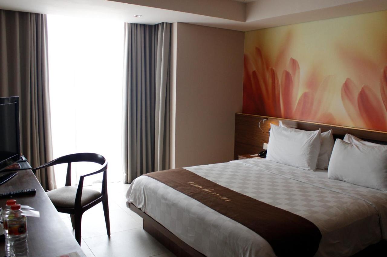 Midtown Hotel Surabaia Exterior foto