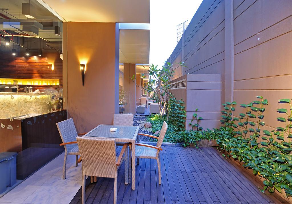 Midtown Hotel Surabaia Exterior foto