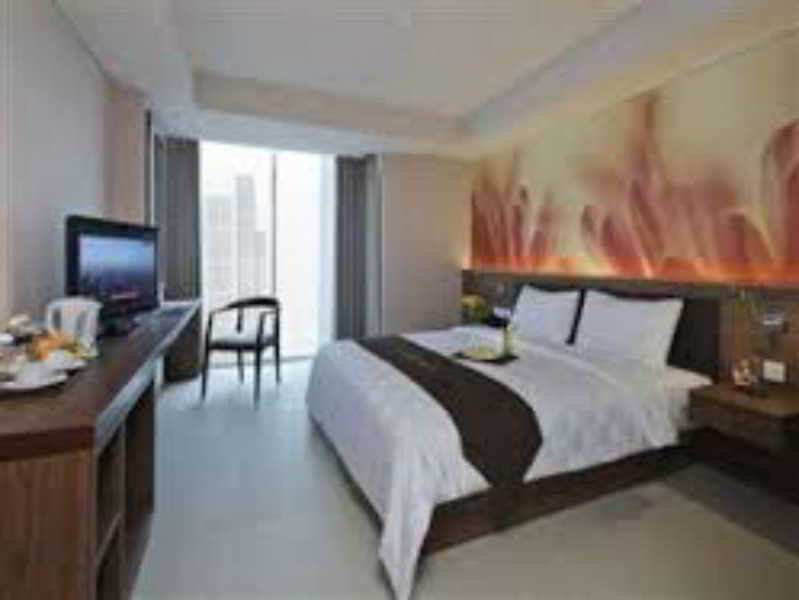 Midtown Hotel Surabaia Exterior foto