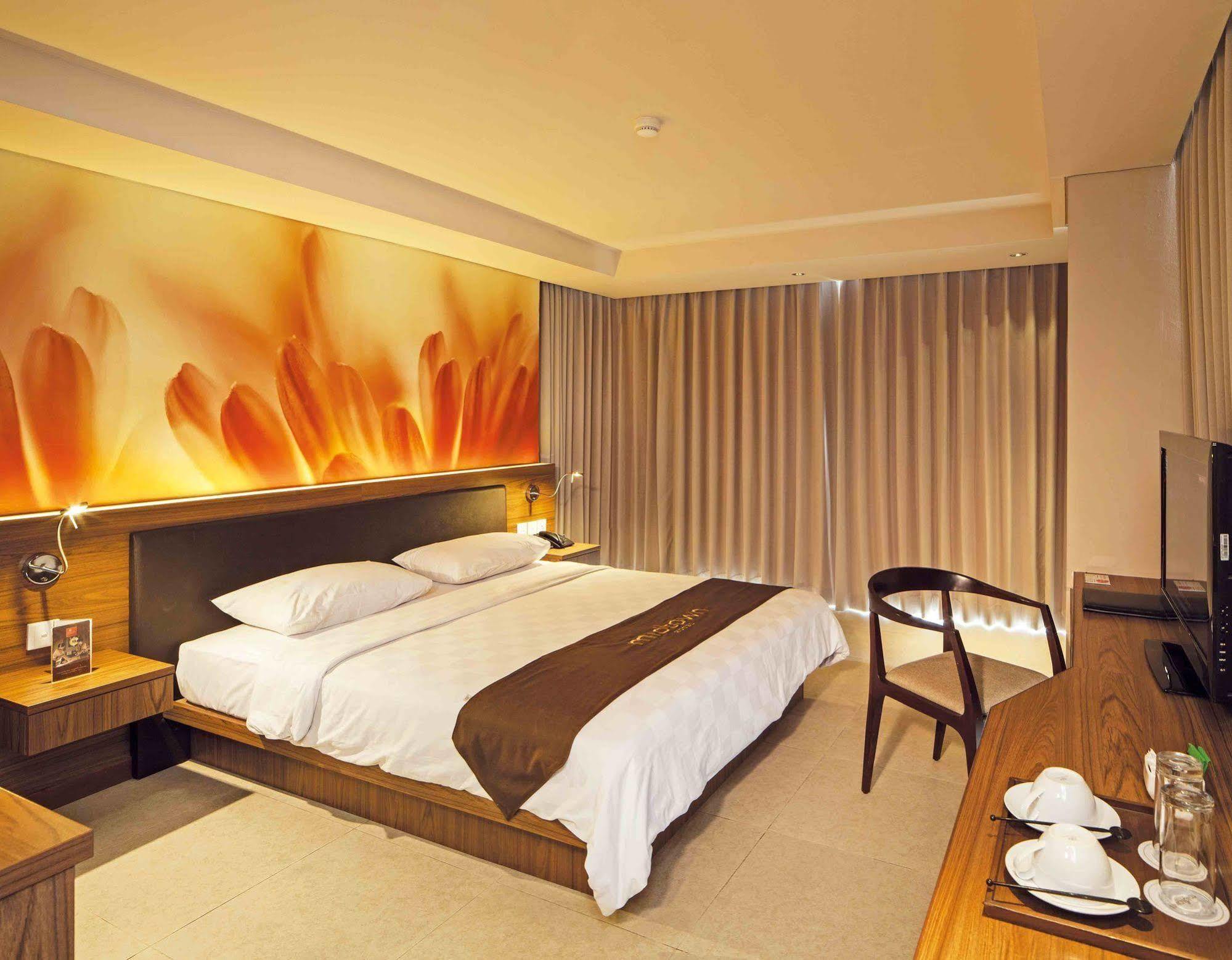 Midtown Hotel Surabaia Exterior foto
