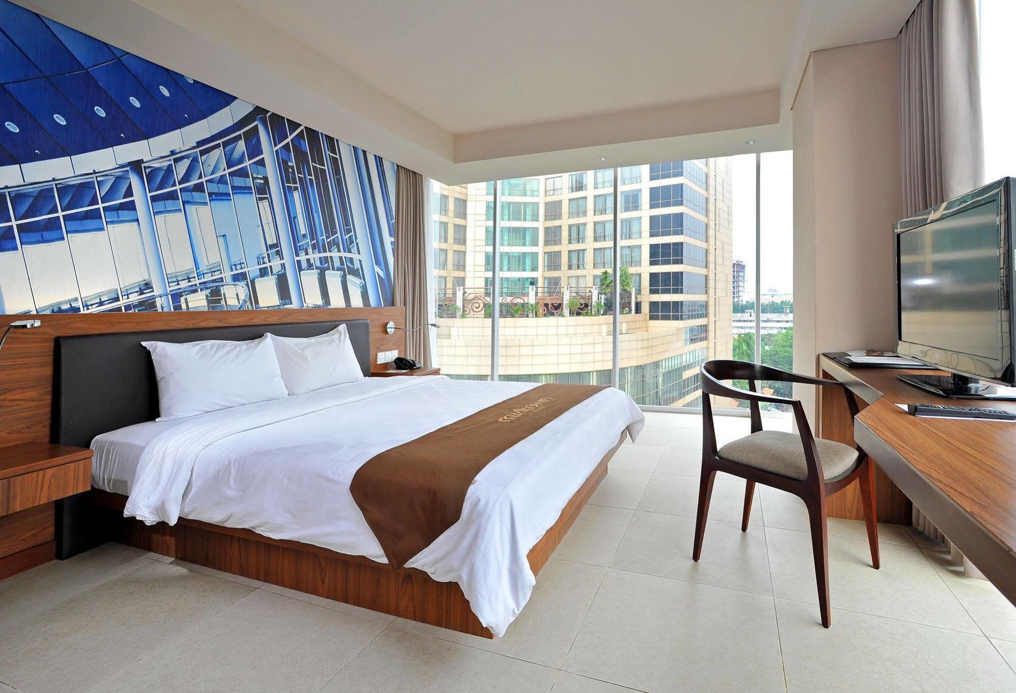Midtown Hotel Surabaia Exterior foto